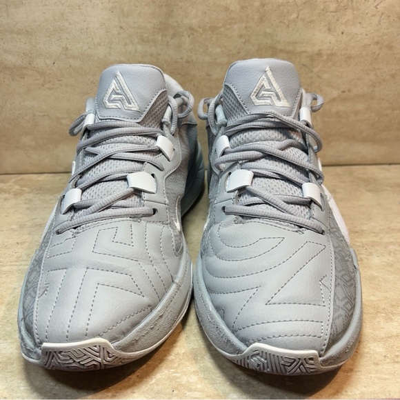 Nike Men\'s Light Gray Athletic Shoes main image 6